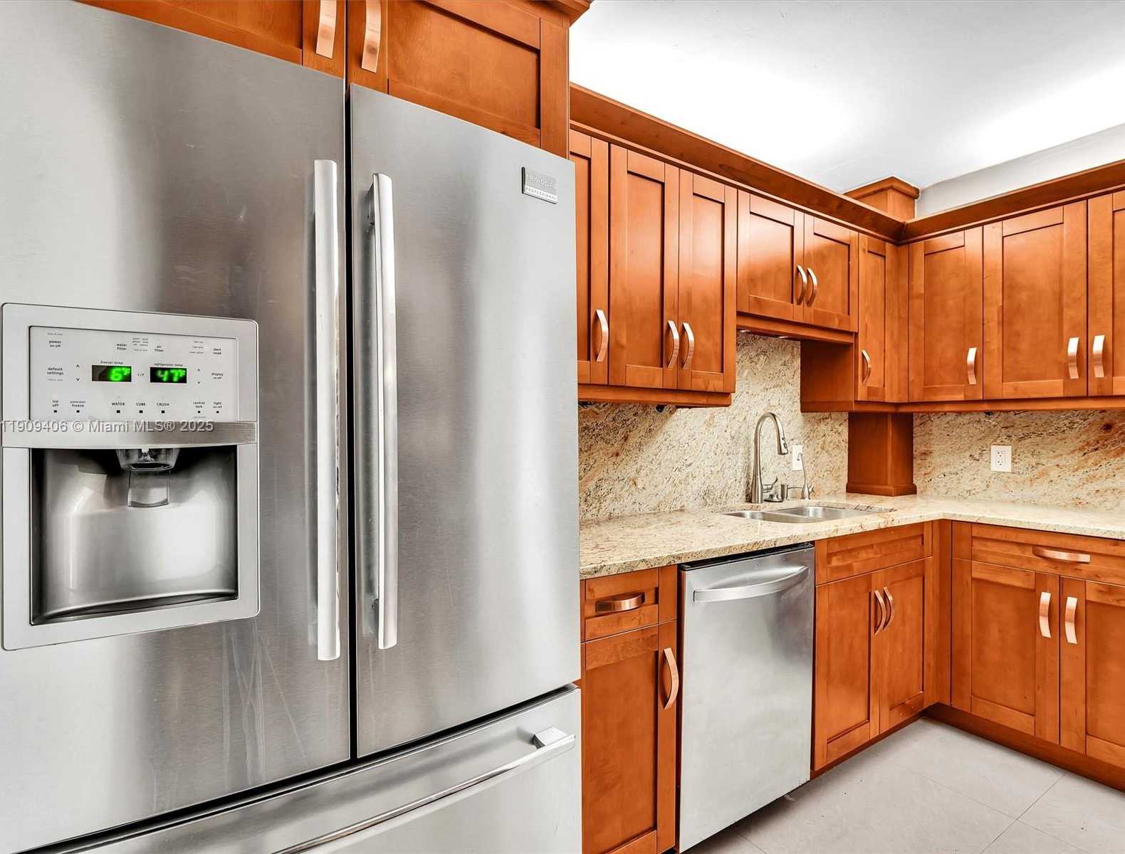 Small Image of 4400 HILLCREST DR #617B, Hollywood Number 17