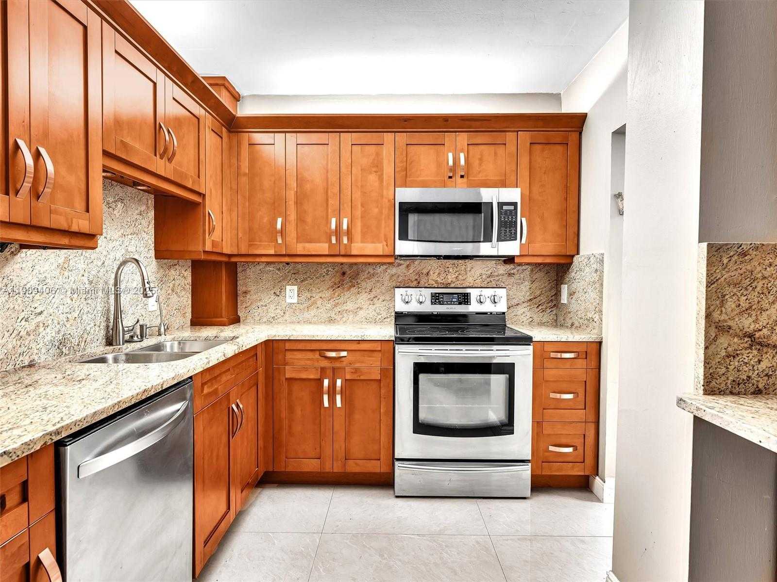 Small Image of 4400 HILLCREST DR #617B, Hollywood Number 18