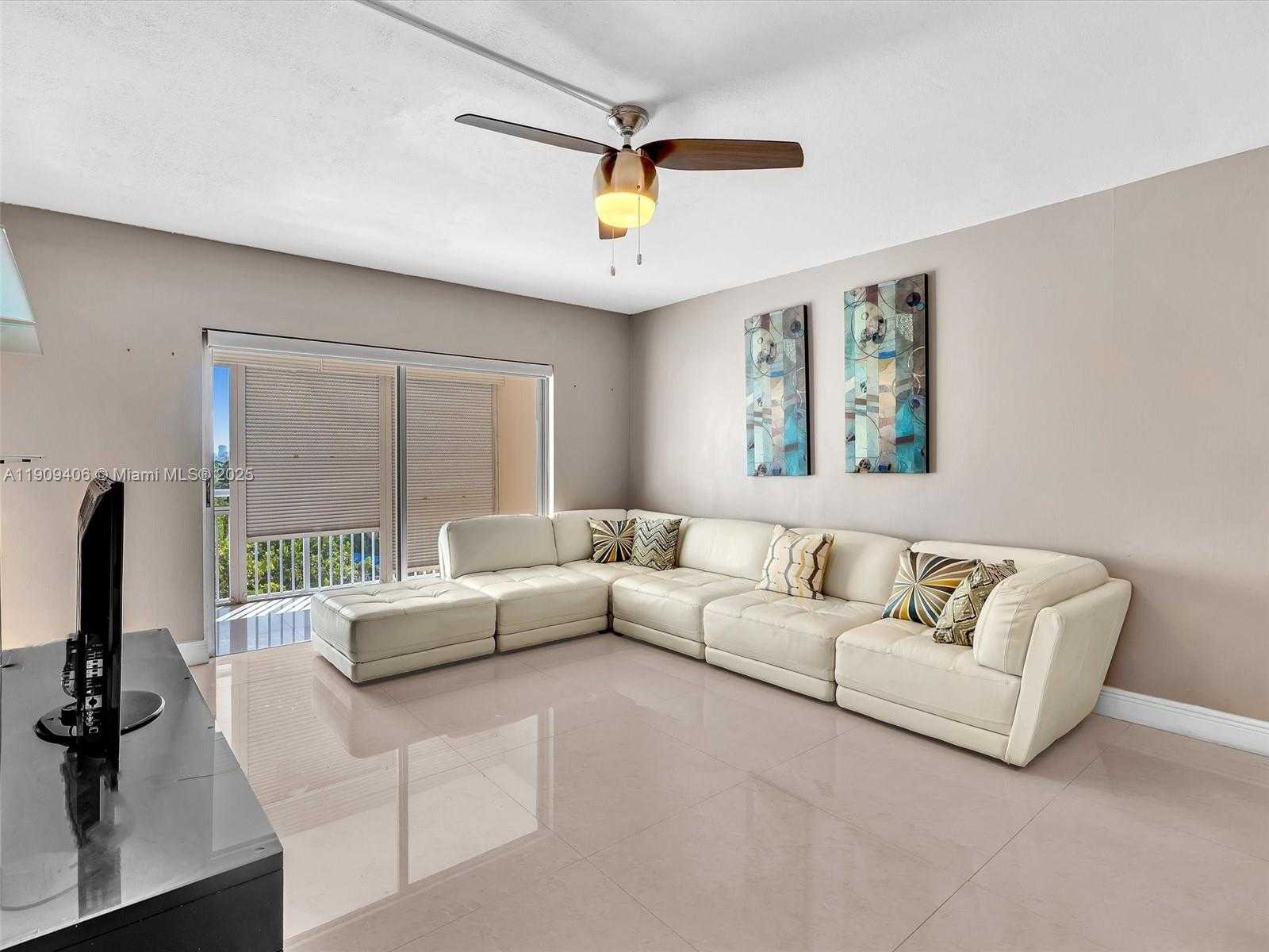 Small Image of 4400 HILLCREST DR #617B, Hollywood Number 19