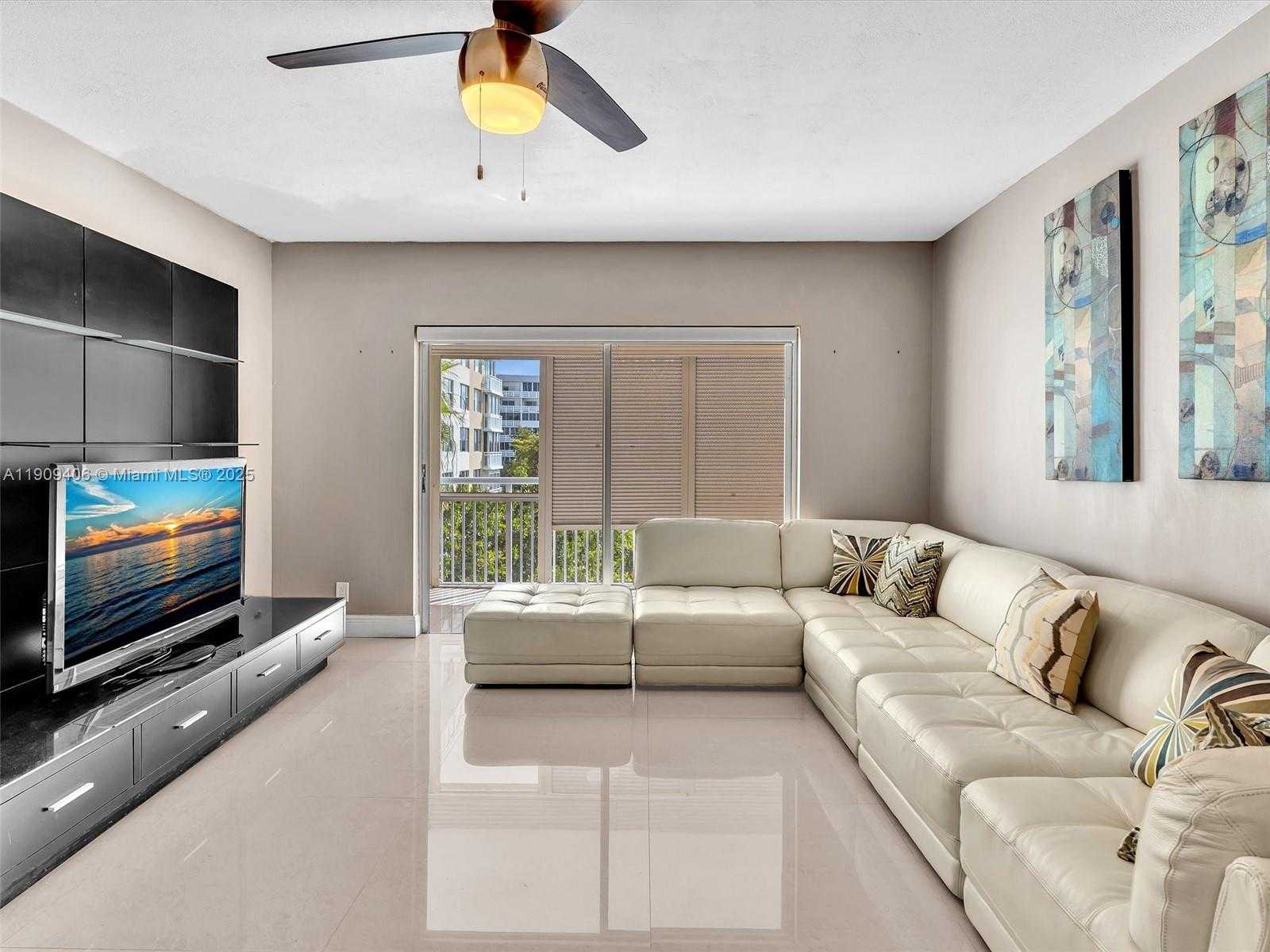 Small Image of 4400 HILLCREST DR #617B, Hollywood Number 20