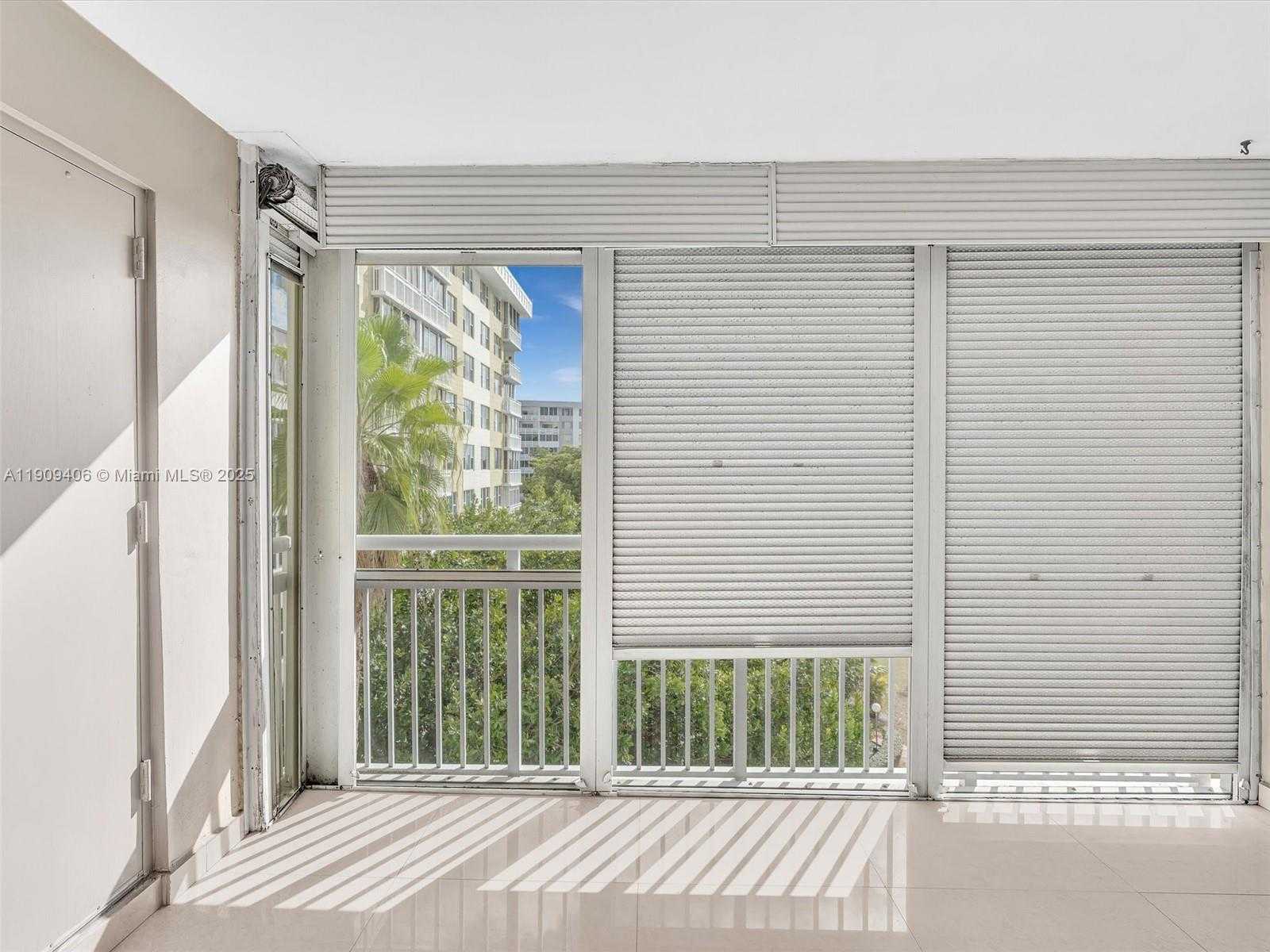 Small Image of 4400 HILLCREST DR #617B, Hollywood Number 22