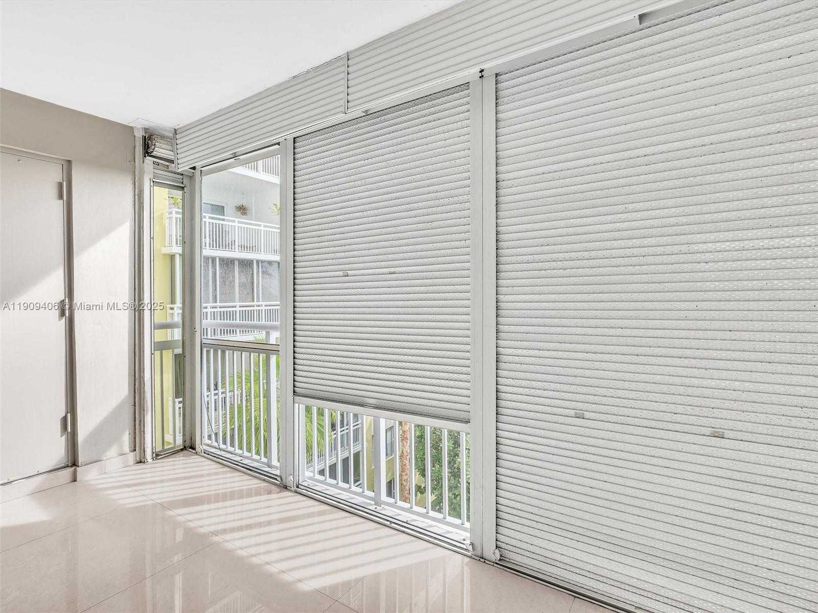 Small Image of 4400 HILLCREST DR #617B, Hollywood Number 23