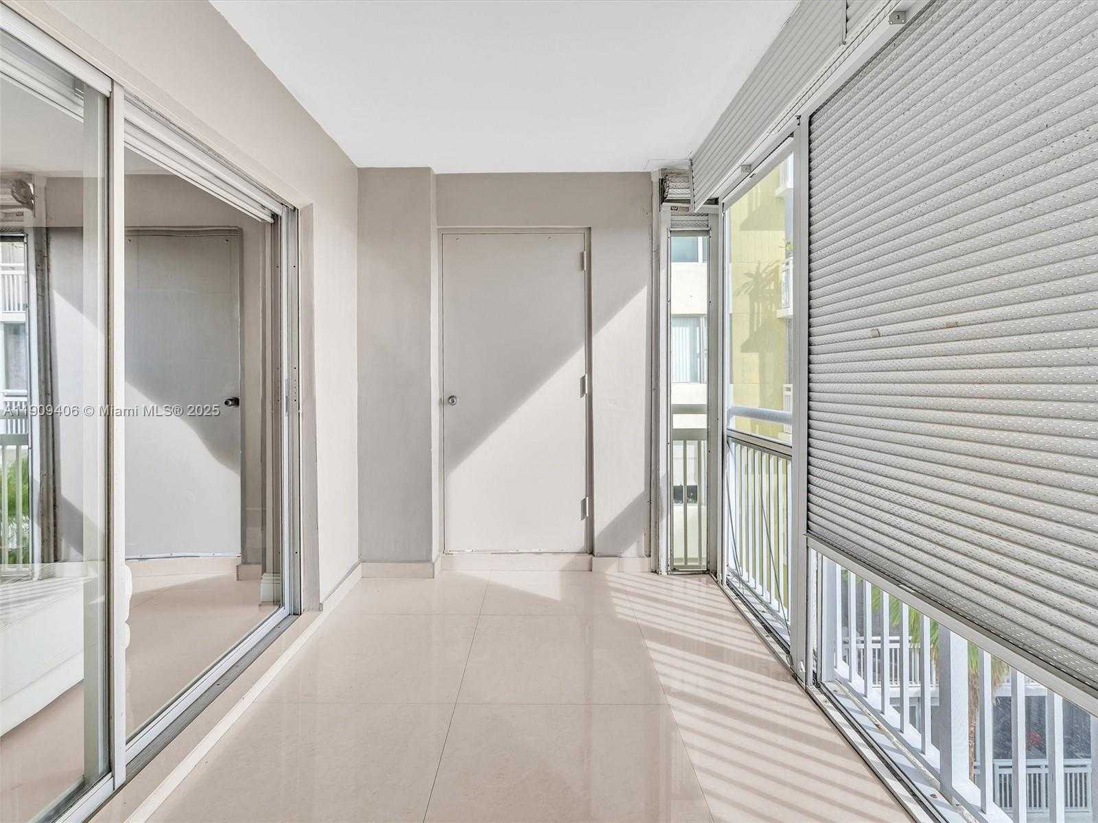 Small Image of 4400 HILLCREST DR #617B, Hollywood Number 24