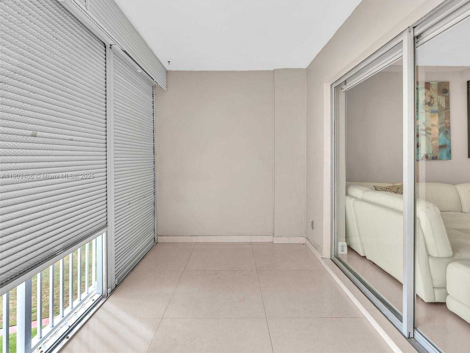 Small Image of 4400 HILLCREST DR #617B, Hollywood Number 25