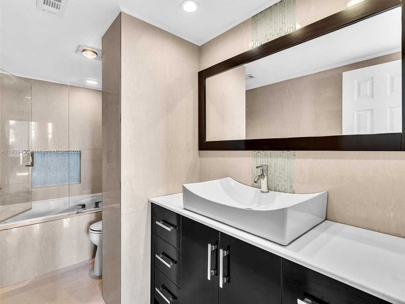 Small Image of 4400 HILLCREST DR #617B, Hollywood Number 27