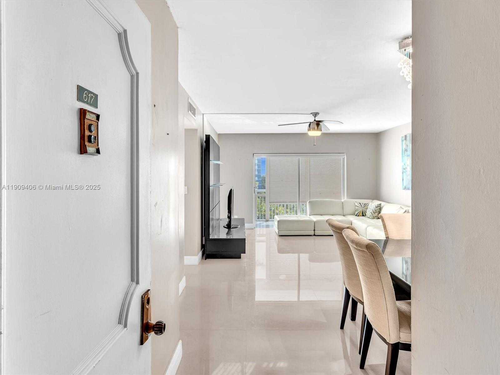 Small Image of 4400 HILLCREST DR #617B, Hollywood Number 3