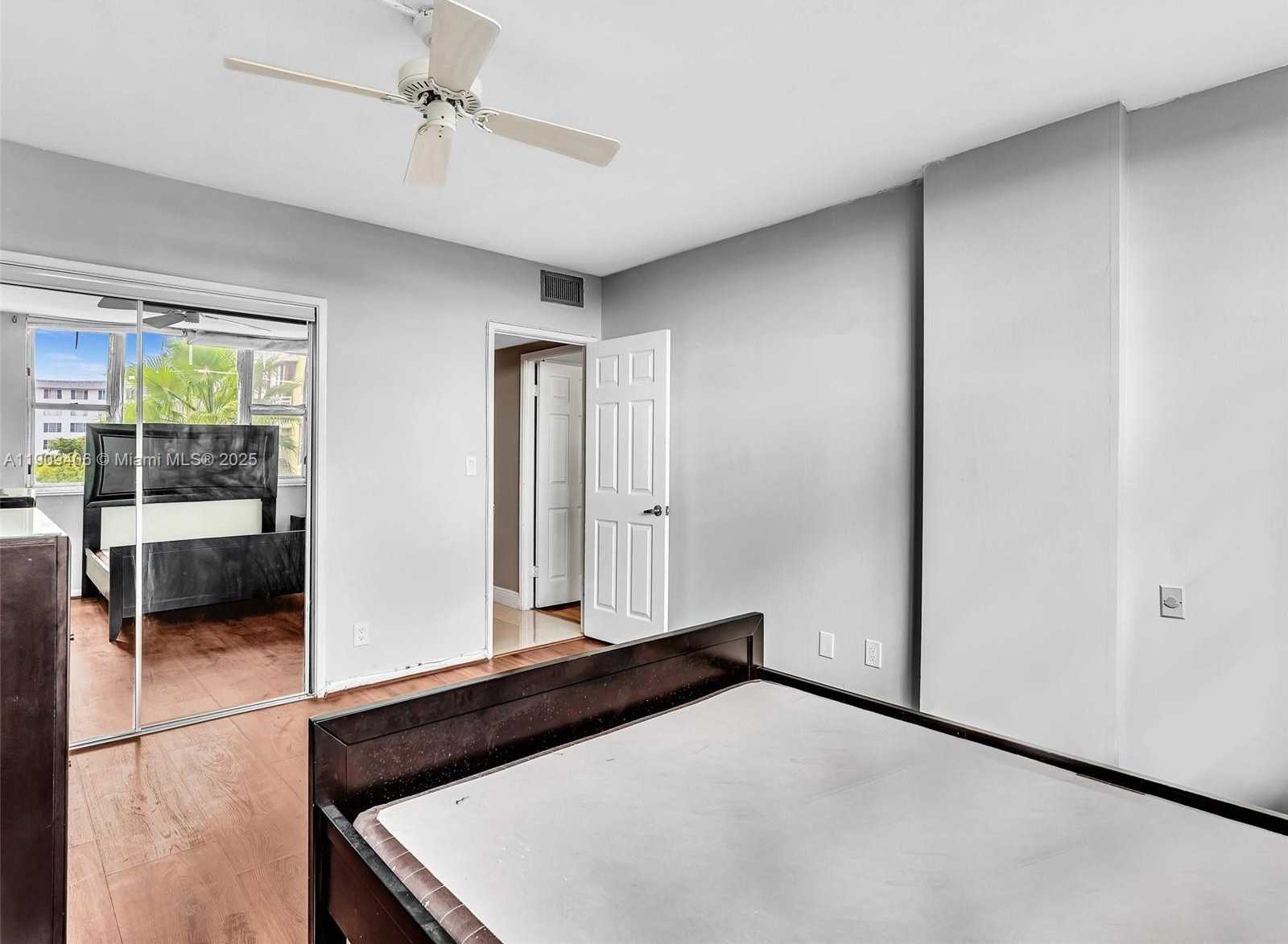 Small Image of 4400 HILLCREST DR #617B, Hollywood Number 31