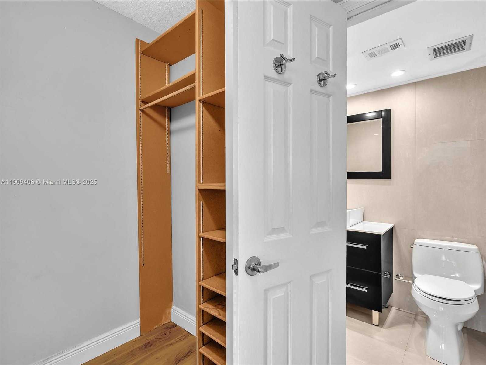 Small Image of 4400 HILLCREST DR #617B, Hollywood Number 34