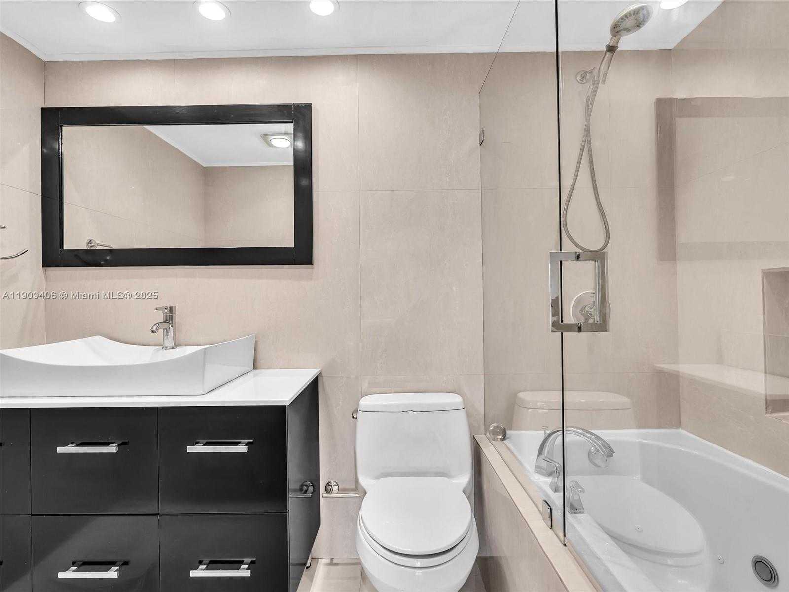 Small Image of 4400 HILLCREST DR #617B, Hollywood Number 36