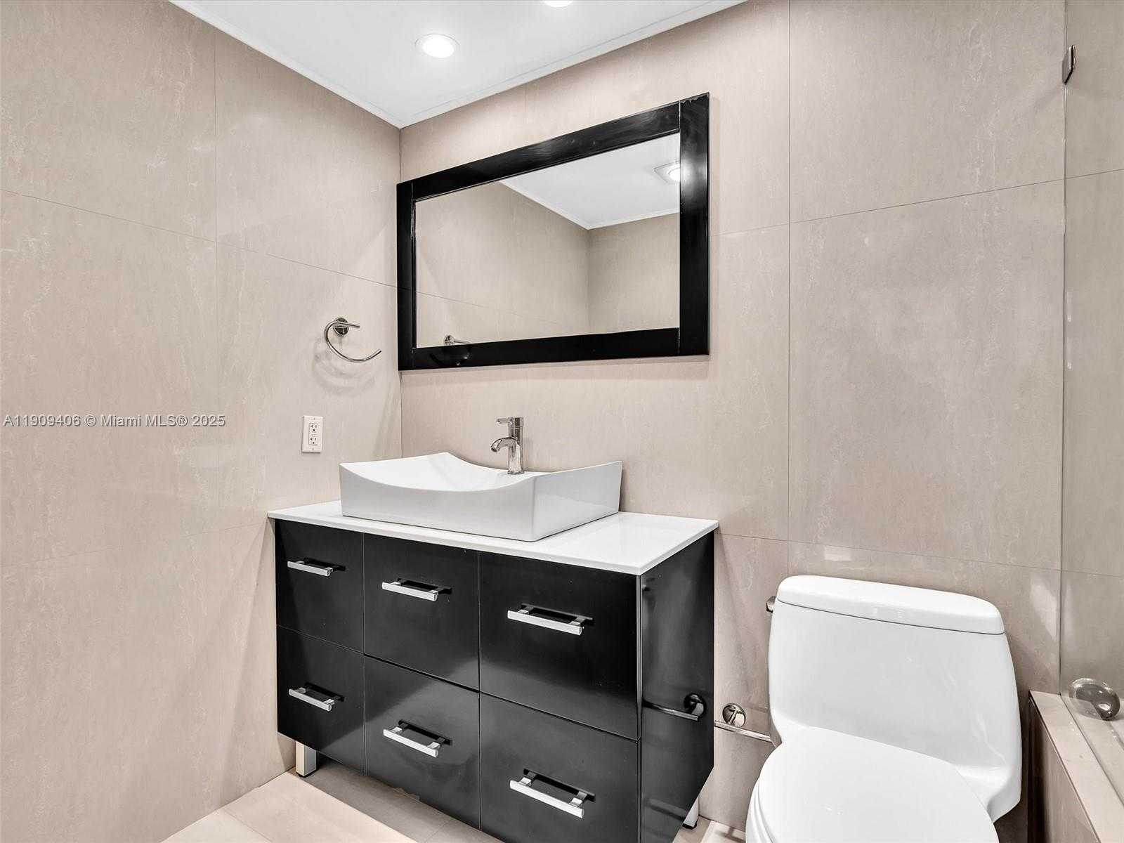 Small Image of 4400 HILLCREST DR #617B, Hollywood Number 37