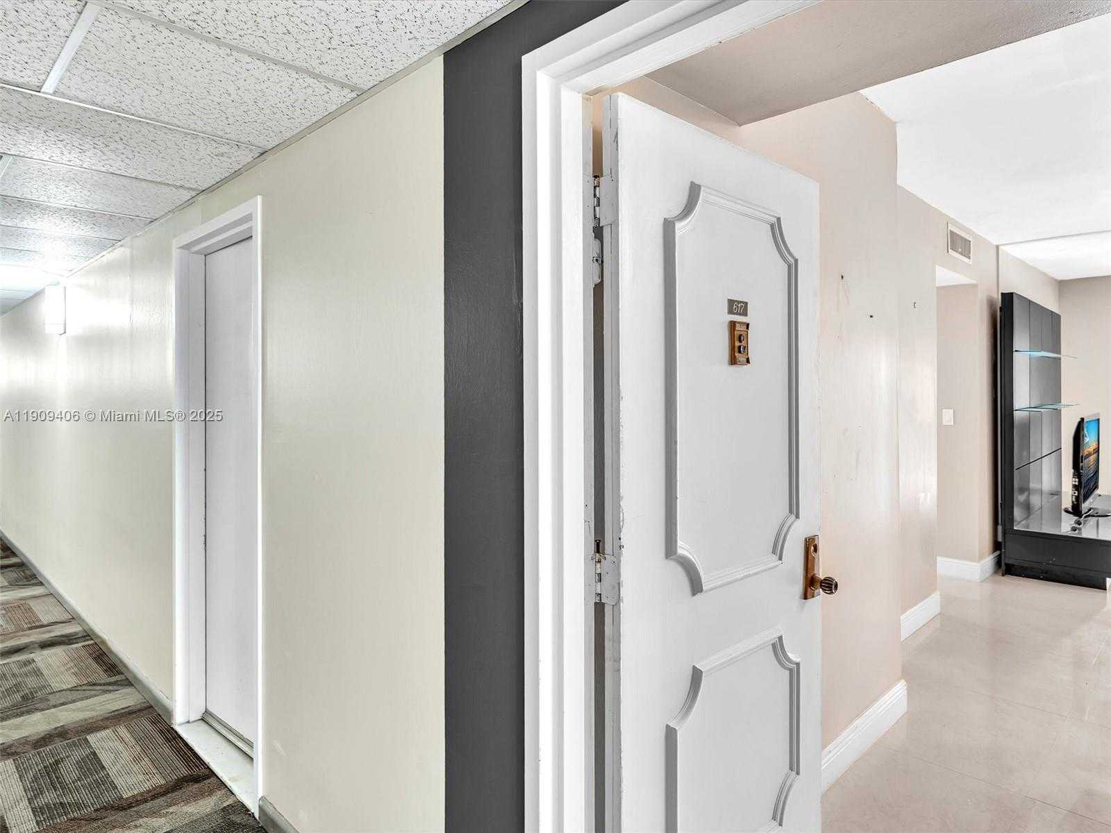 Small Image of 4400 HILLCREST DR #617B, Hollywood Number 4