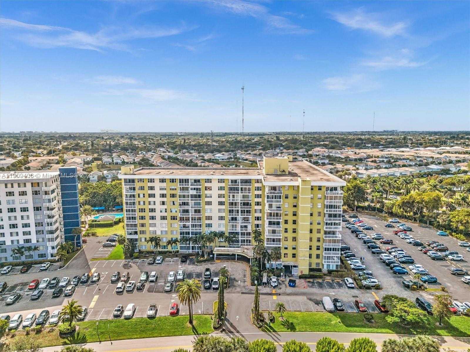 Small Image of 4400 HILLCREST DR #617B, Hollywood Number 42