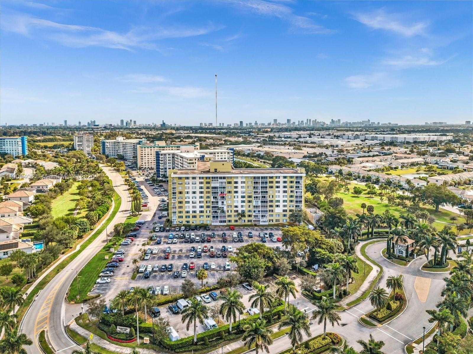 Small Image of 4400 HILLCREST DR #617B, Hollywood Number 46