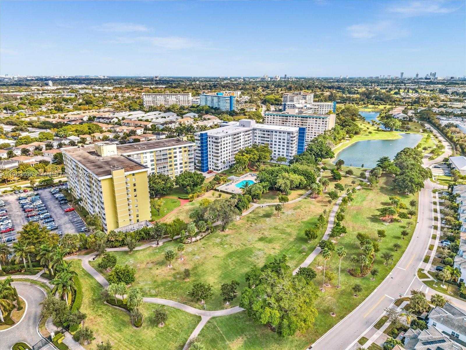 Small Image of 4400 HILLCREST DR #617B, Hollywood Number 48