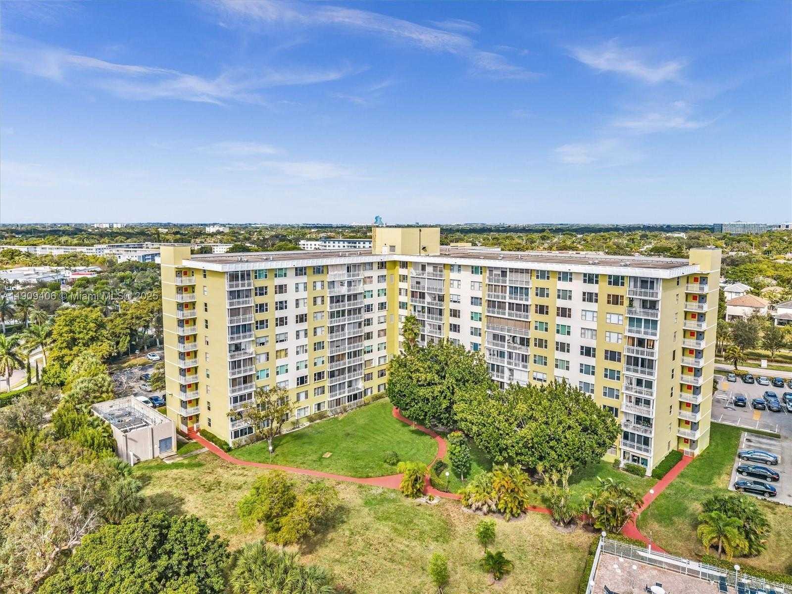 Small Image of 4400 HILLCREST DR #617B, Hollywood Number 49