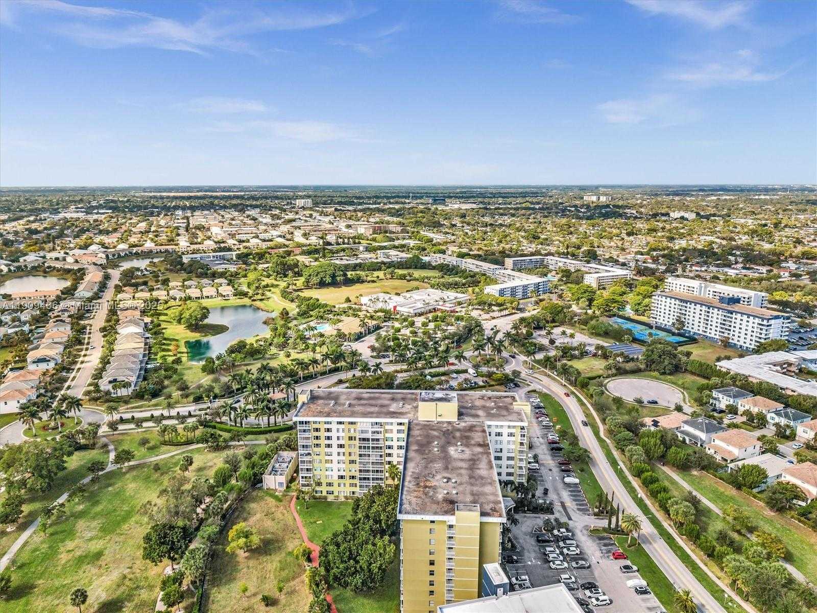 Small Image of 4400 HILLCREST DR #617B, Hollywood Number 51