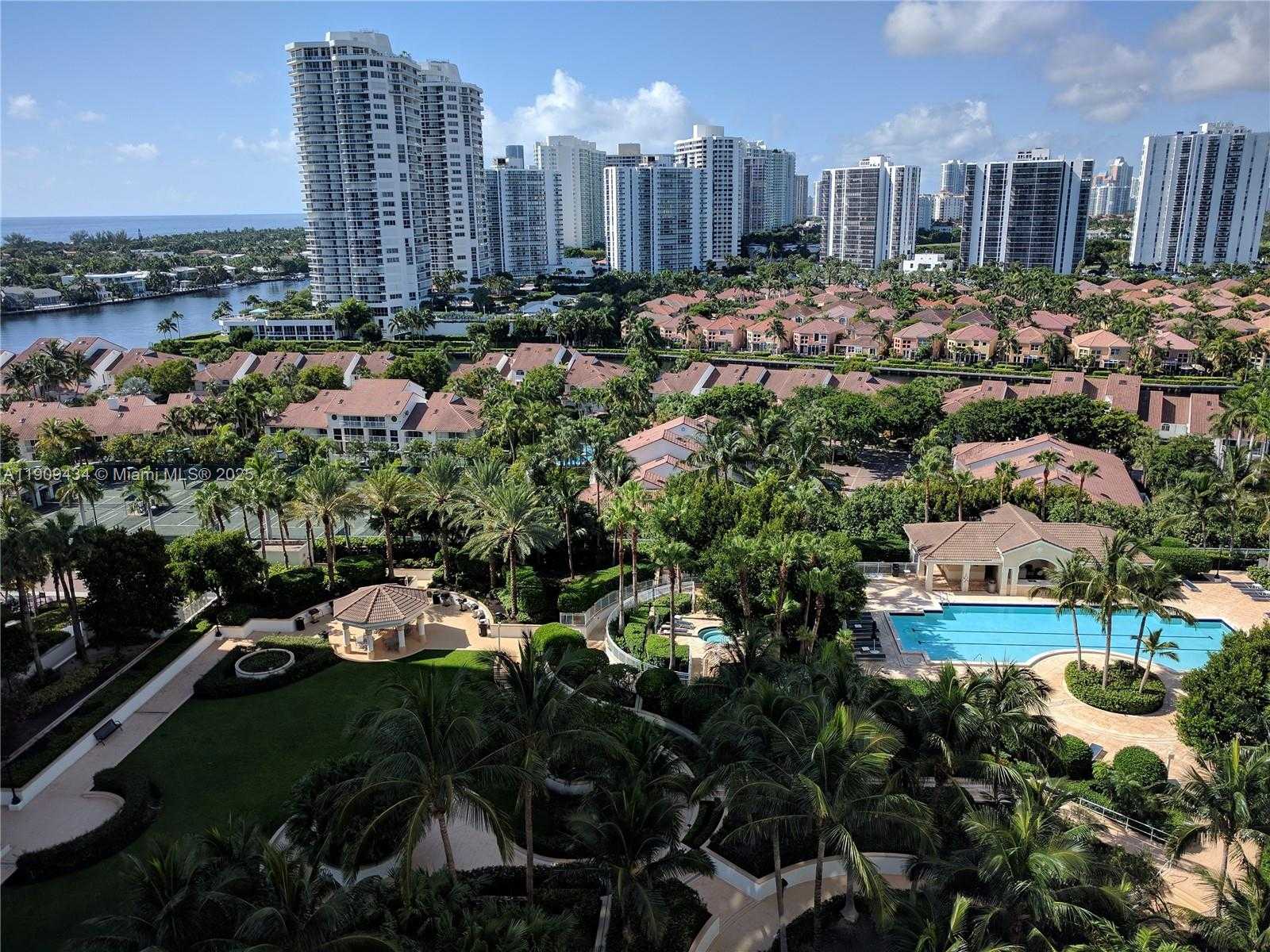 Small Image of 21055 YACHT CLUB DR #1602, Aventura Number 4