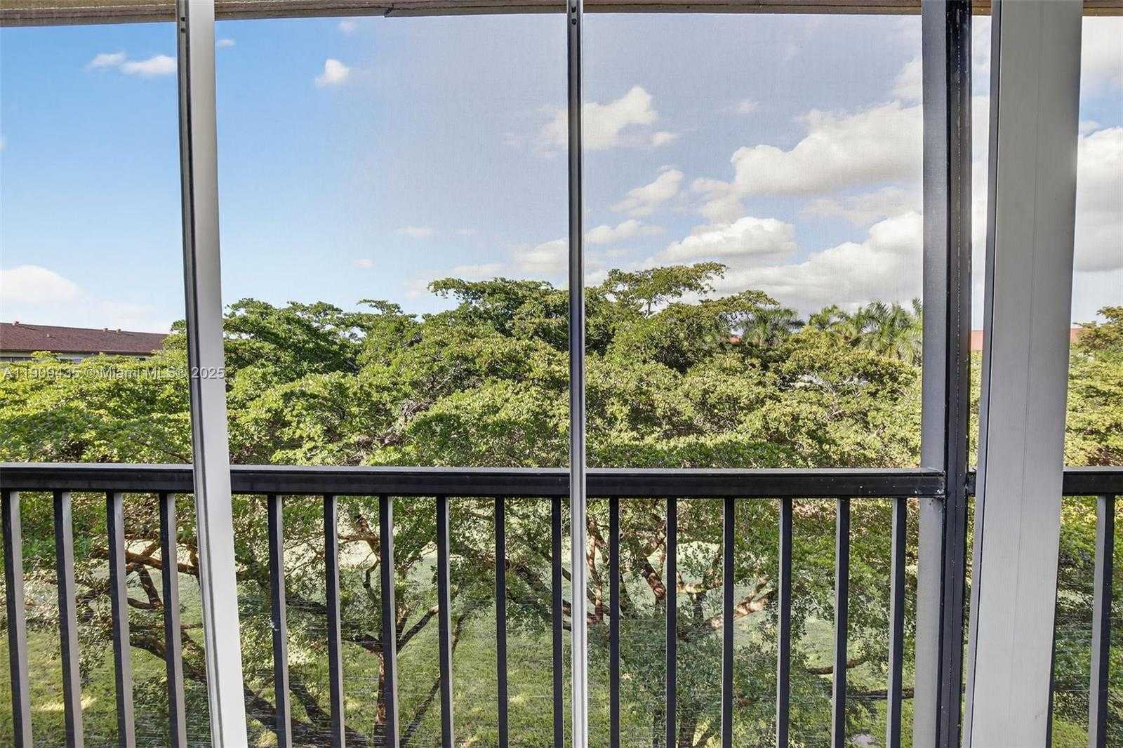 Small Image of 13105 SOUTH WEST 16TH CT #407L, Pembroke Pines Number 37