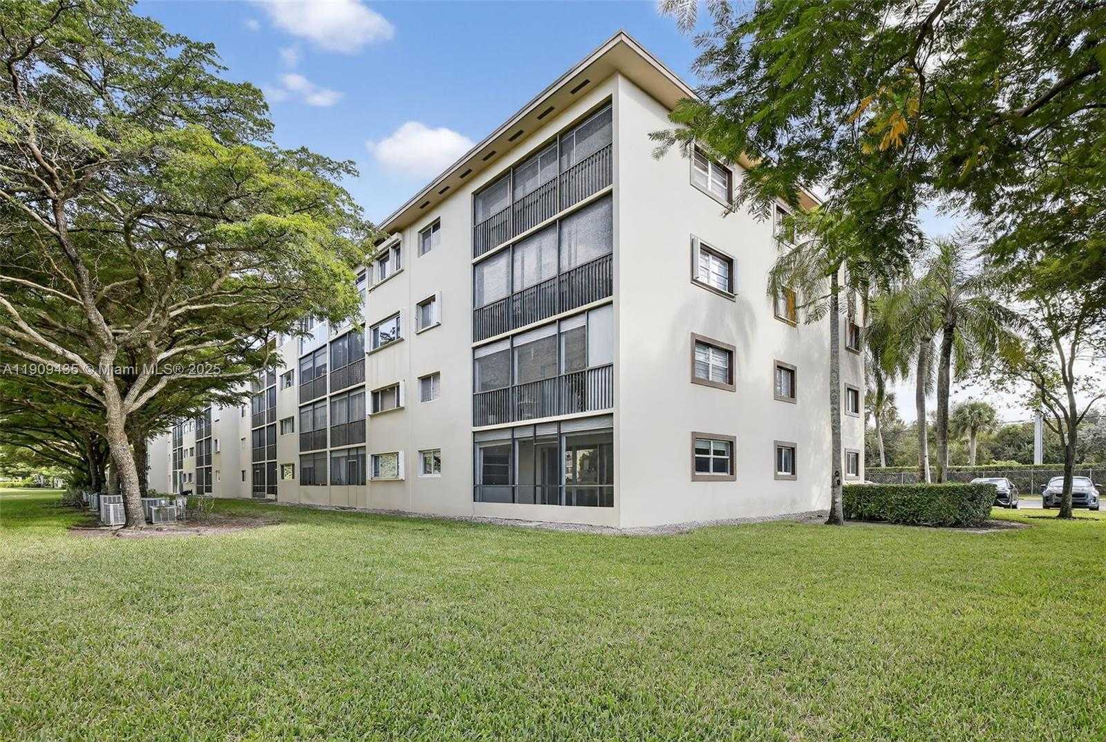 Small Image of 13105 SOUTH WEST 16TH CT #407L, Pembroke Pines Number 39