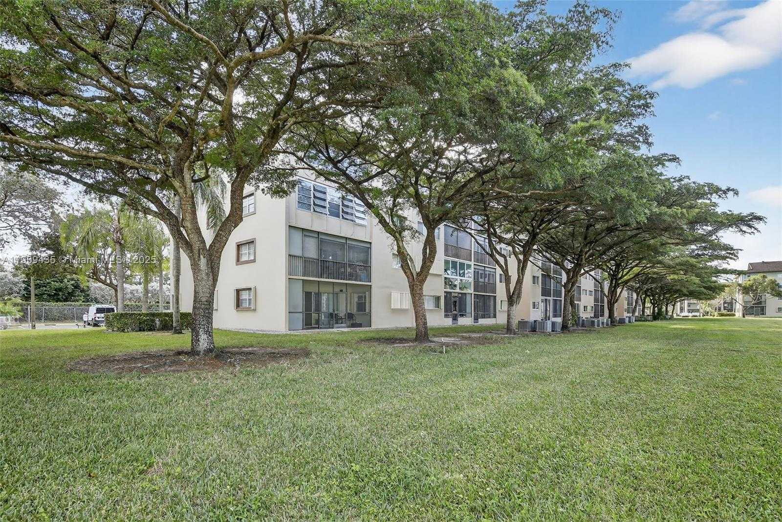 Small Image of 13105 SOUTH WEST 16TH CT #407L, Pembroke Pines Number 40