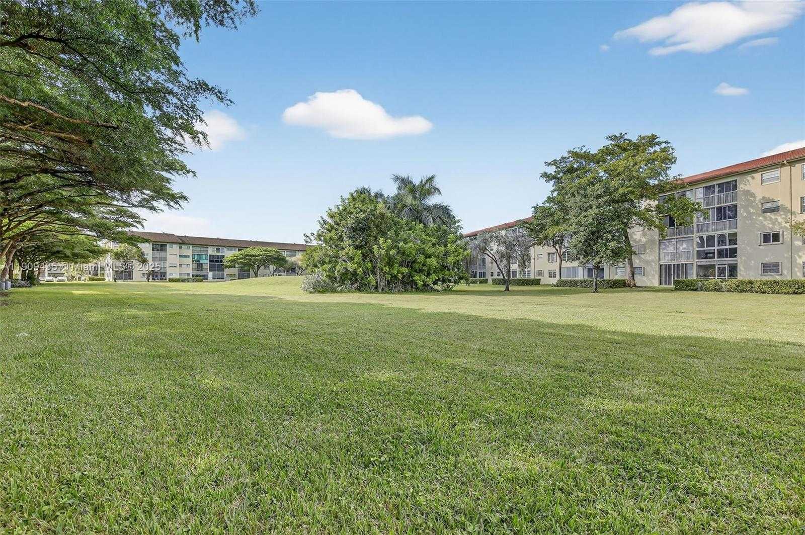 Small Image of 13105 SOUTH WEST 16TH CT #407L, Pembroke Pines Number 41