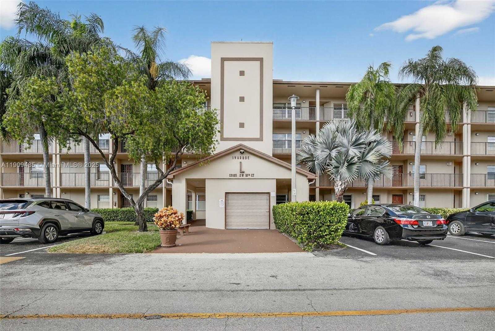 Small Image of 13105 SOUTH WEST 16TH CT #407L, Pembroke Pines Number 42