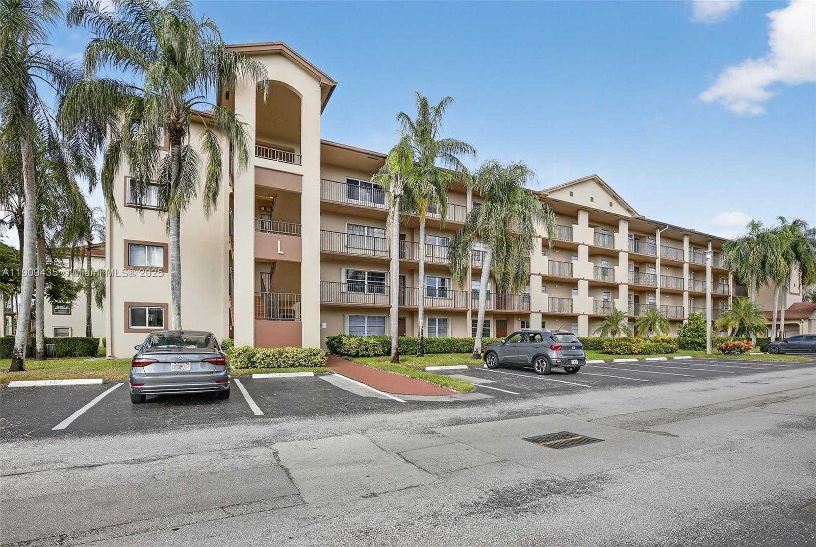 Small Image of 13105 SOUTH WEST 16TH CT #407L, Pembroke Pines Number 44