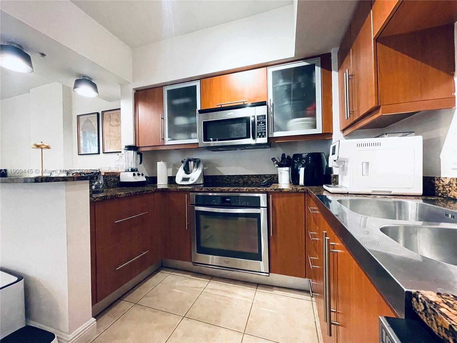 Small Image of 888 SOUTH DOUGLAS RD #119, Coral Gables Number 6