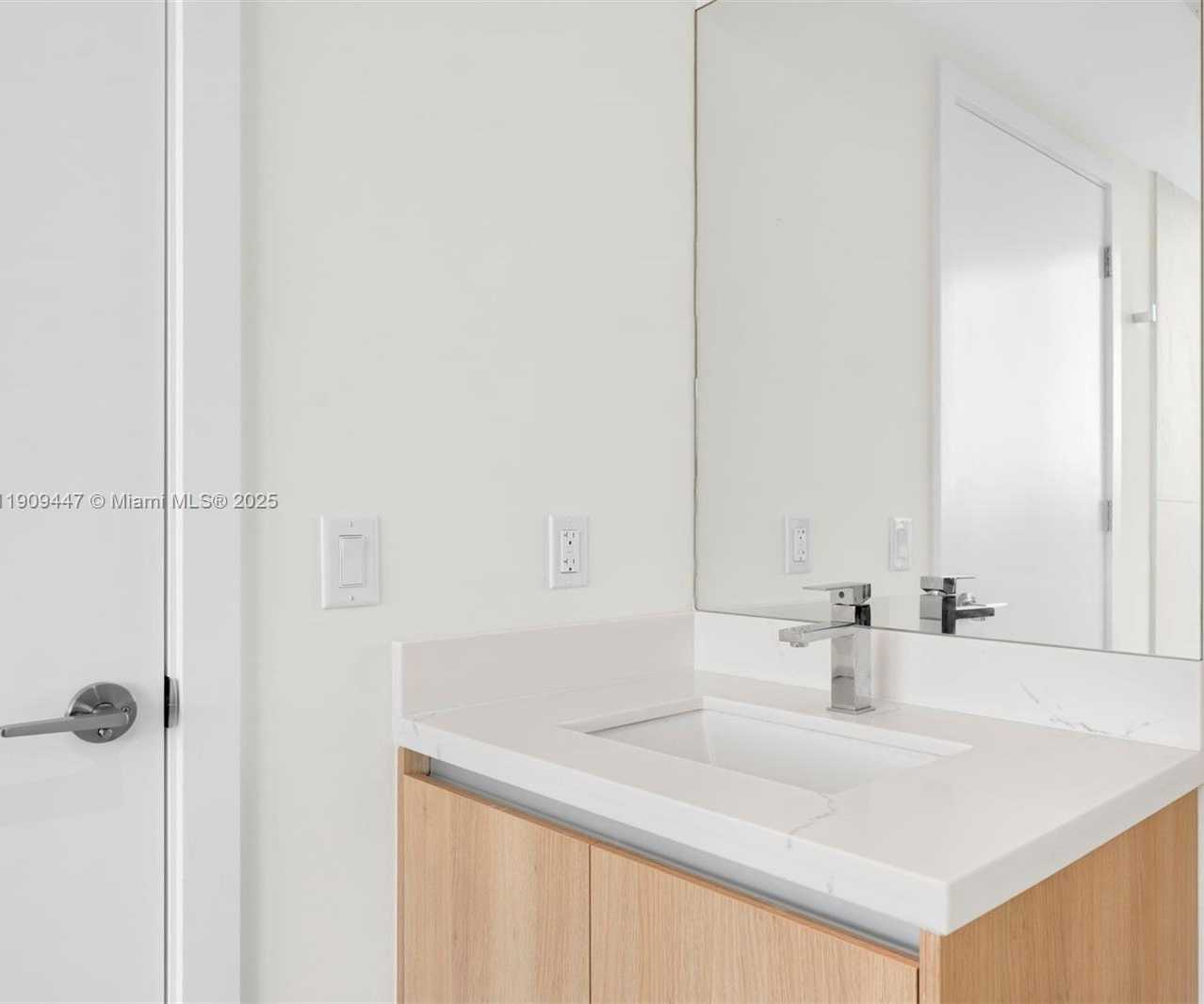 Small Image of 9901 WEST BAY HARBOR DR #506, Bay Harbor Islands Number 16