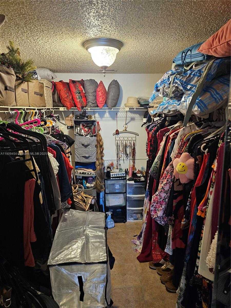 Small Image of 114 LAKE EMERALD DR #409, Oakland Park Number 14