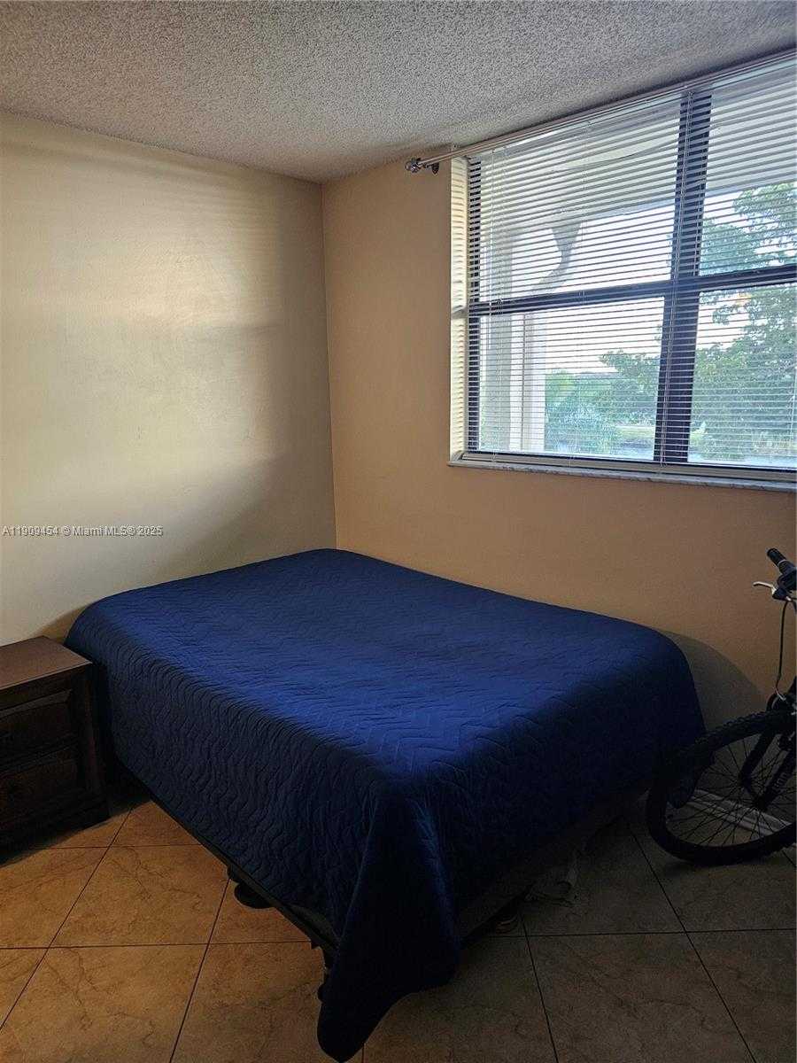 Small Image of 114 LAKE EMERALD DR #409, Oakland Park Number 5