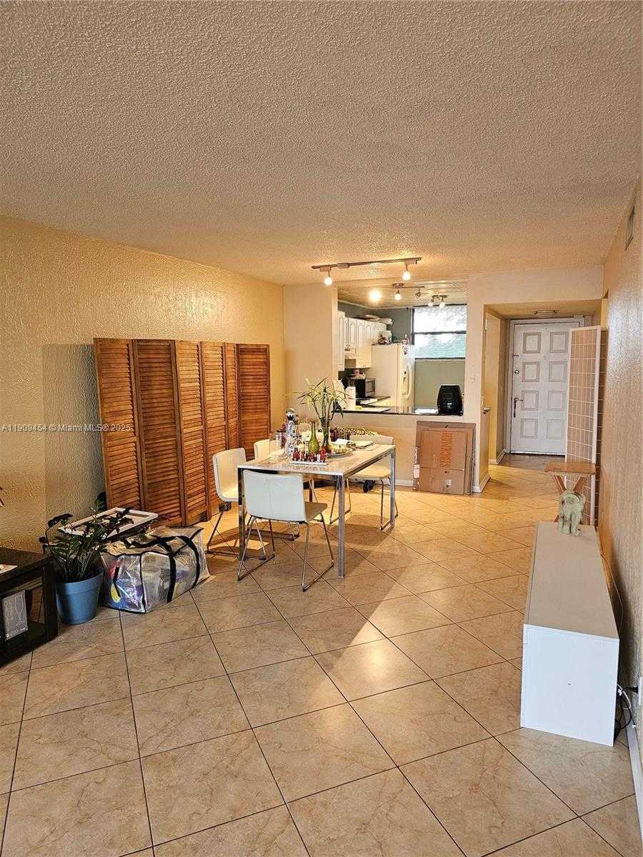 Small Image of 114 LAKE EMERALD DR #409, Oakland Park Number 8