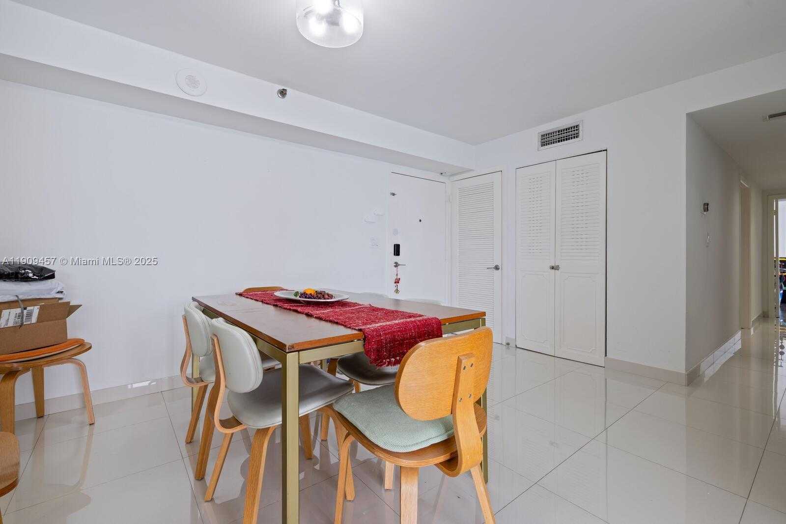 Small Image of 17500 NORTH BAY RD #S301, Sunny Isles Beach Number 4