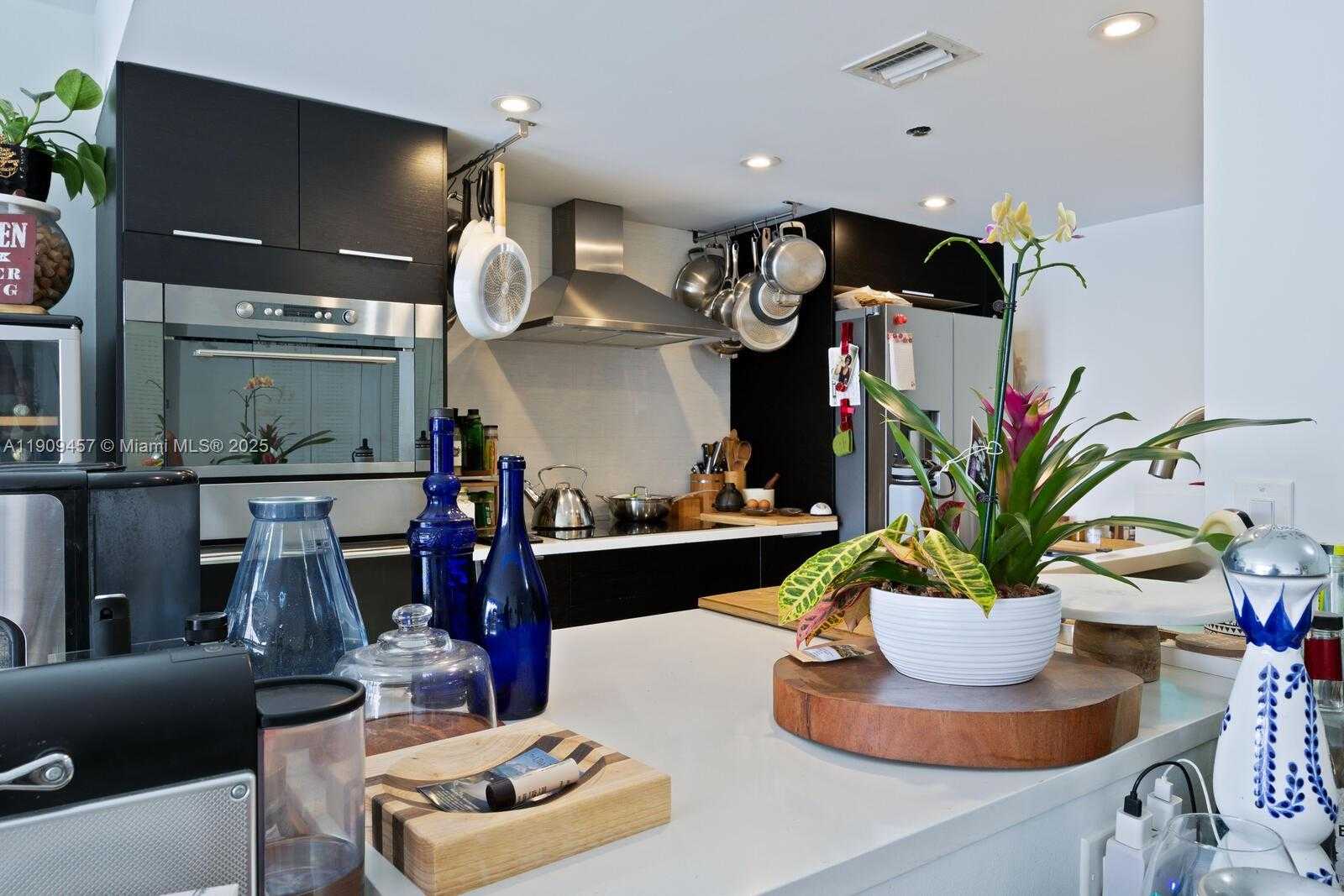 Small Image of 17500 NORTH BAY RD #S301, Sunny Isles Beach Number 5