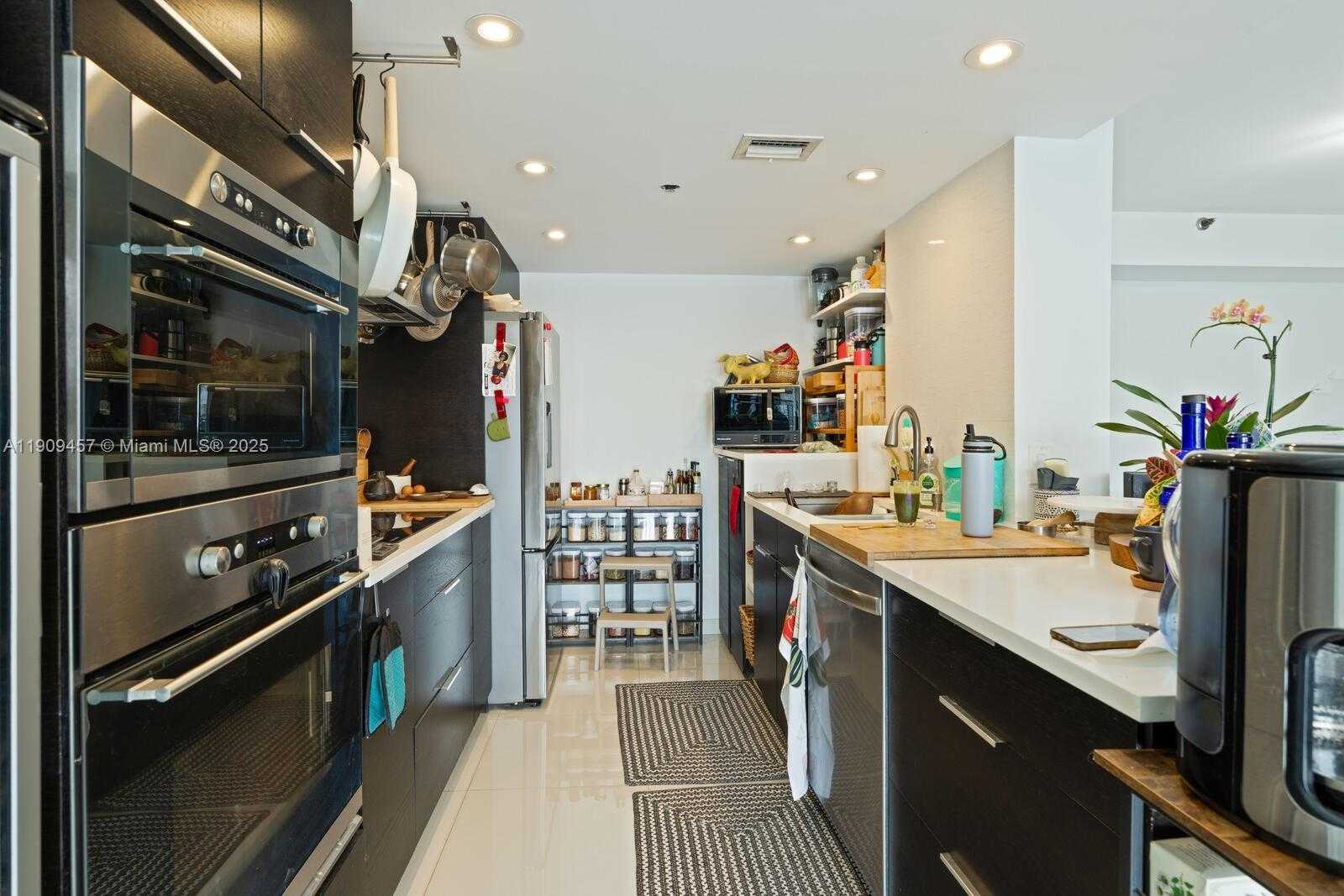 Small Image of 17500 NORTH BAY RD #S301, Sunny Isles Beach Number 6