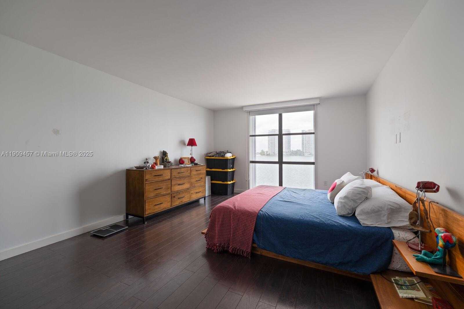 Small Image of 17500 NORTH BAY RD #S301, Sunny Isles Beach Number 7