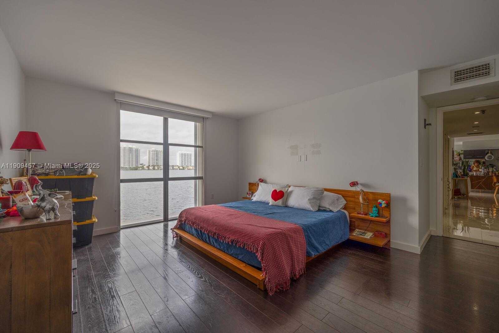 Small Image of 17500 NORTH BAY RD #S301, Sunny Isles Beach Number 8