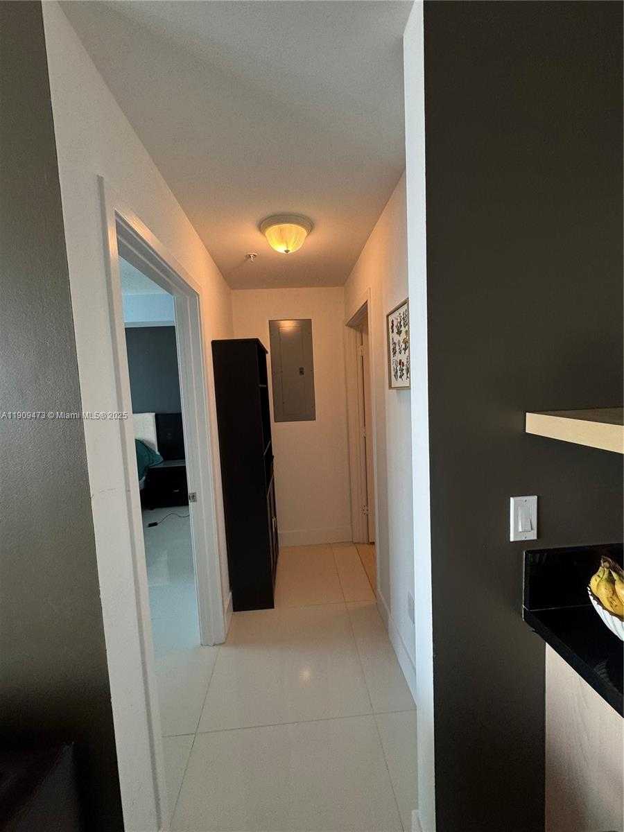 Small Image of 79 SOUTH WEST 12 #2811, Miami Number 17