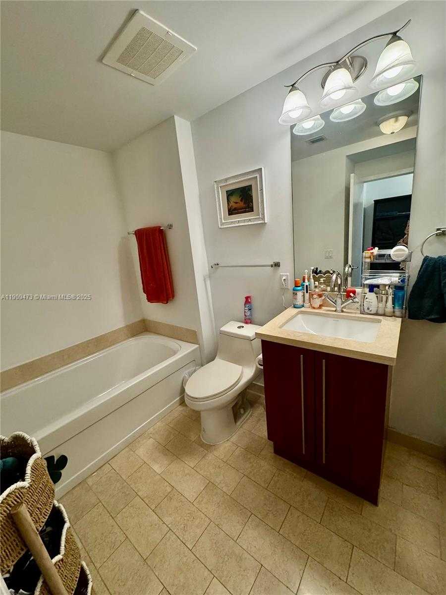 Small Image of 79 SOUTH WEST 12 #2811, Miami Number 22