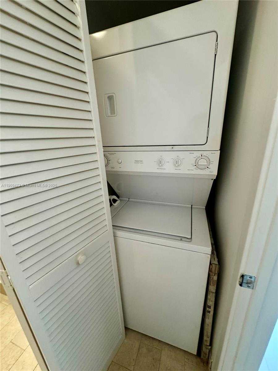 Small Image of 79 SOUTH WEST 12 #2811, Miami Number 23