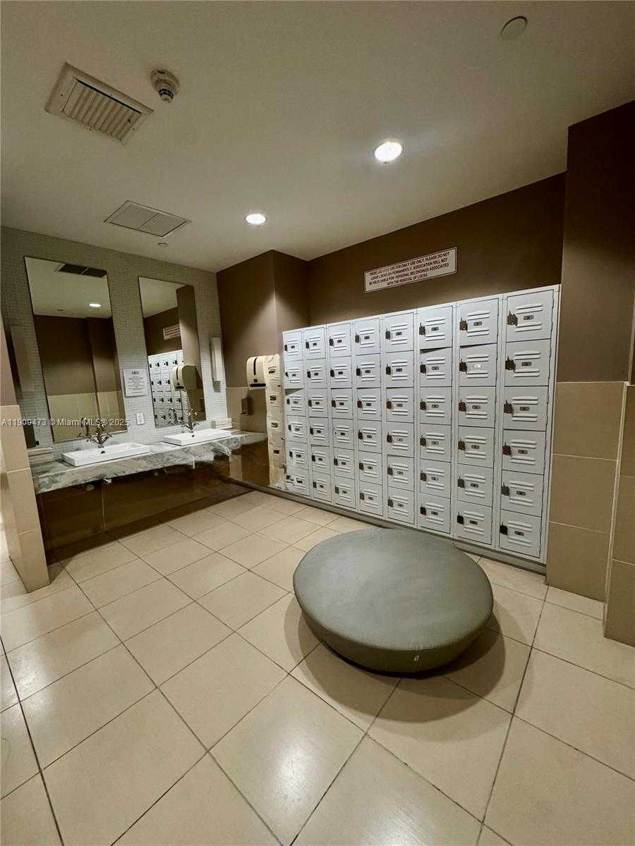 Small Image of 79 SOUTH WEST 12 #2811, Miami Number 39