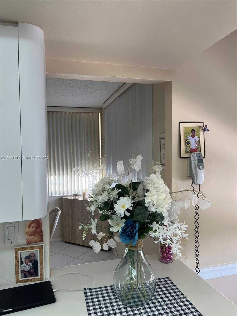 Small Image of 18011 BISCAYNE BLVD #305, Aventura Number 10