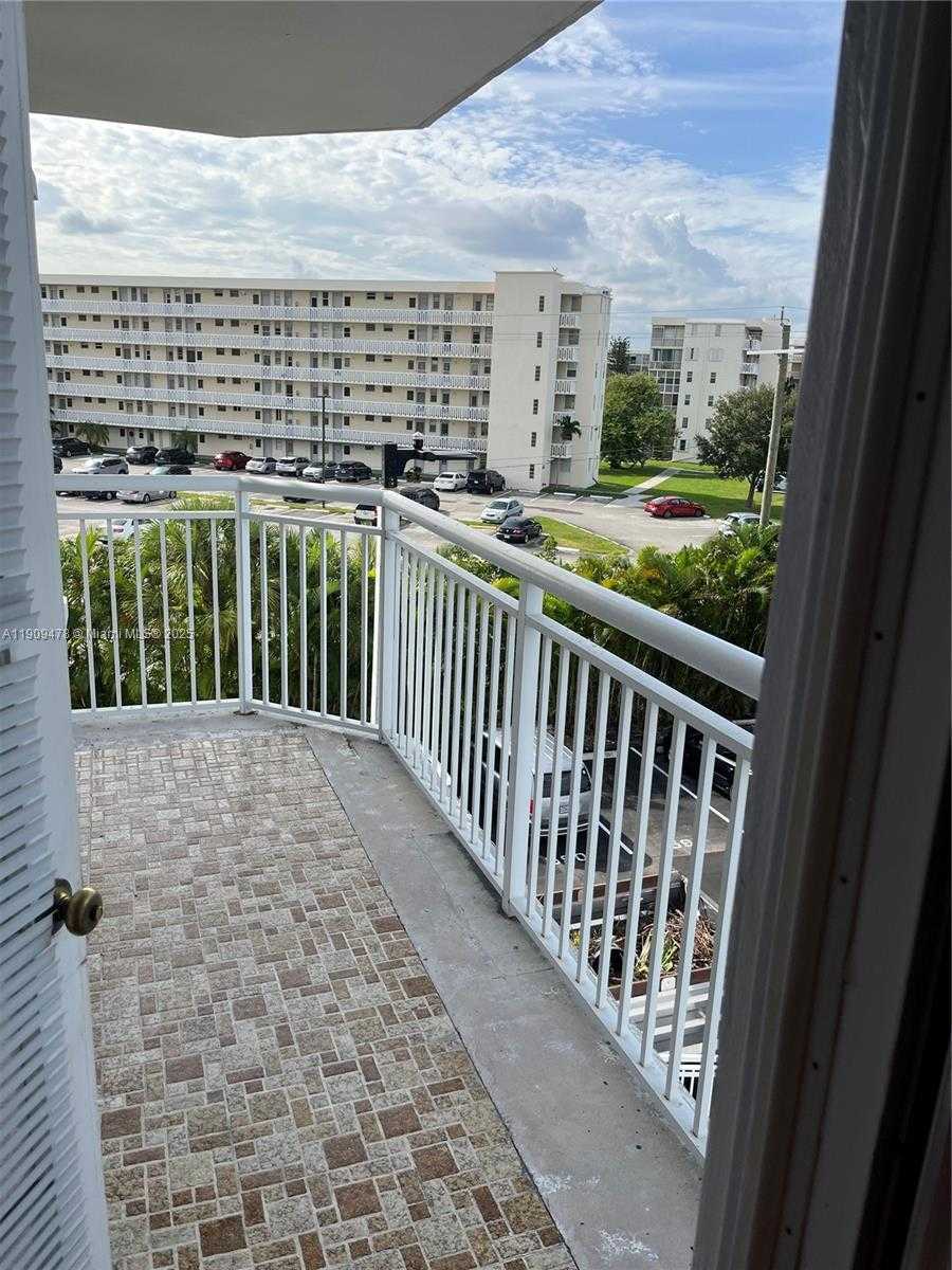 Small Image of 18011 BISCAYNE BLVD #305, Aventura Number 11