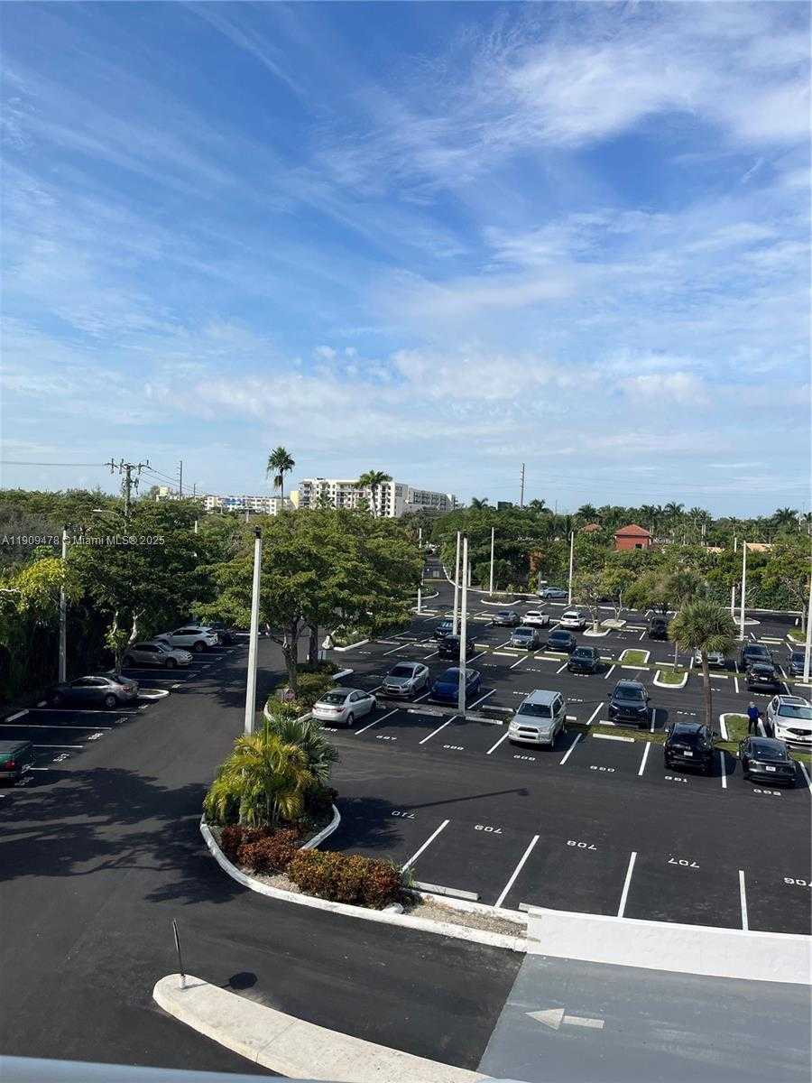 Small Image of 18011 BISCAYNE BLVD #305, Aventura Number 14