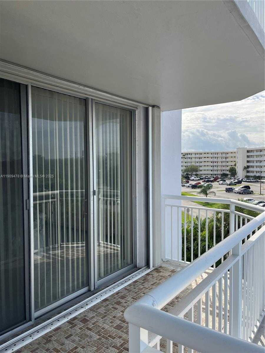 Small Image of 18011 BISCAYNE BLVD #305, Aventura Number 15