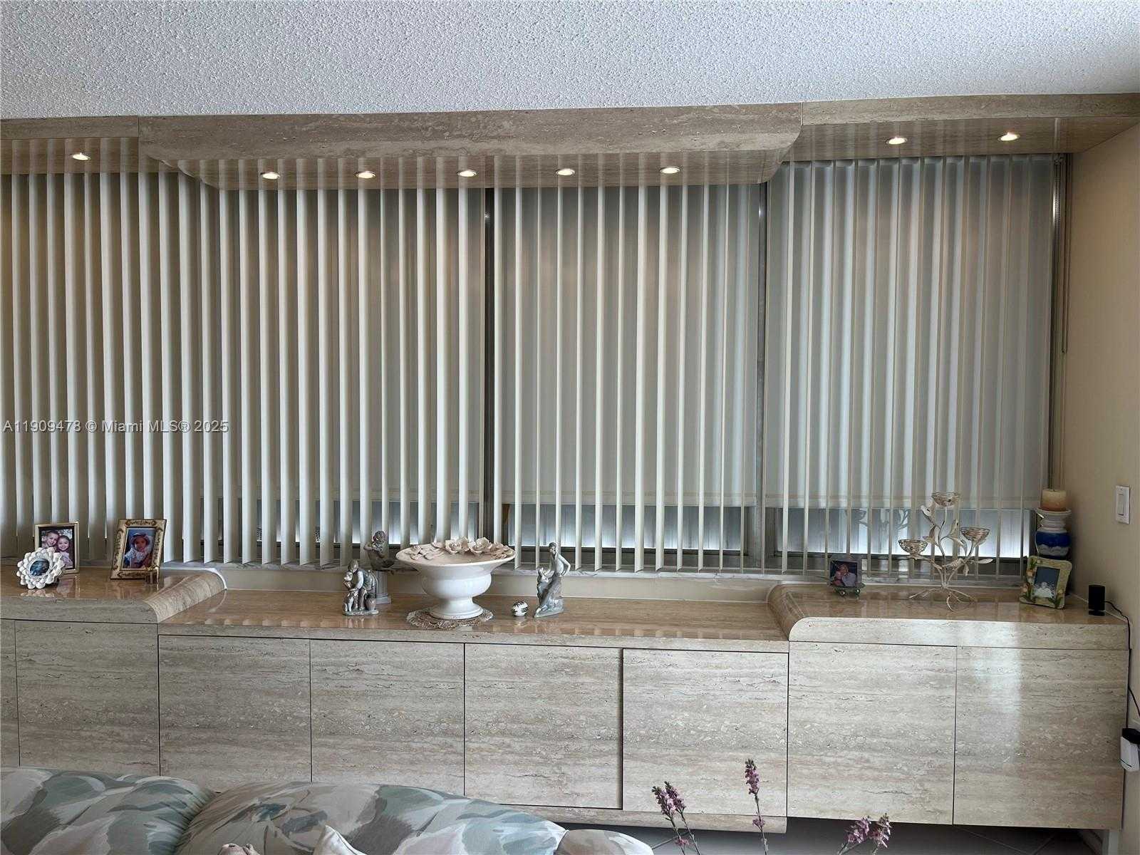 Small Image of 18011 BISCAYNE BLVD #305, Aventura Number 18