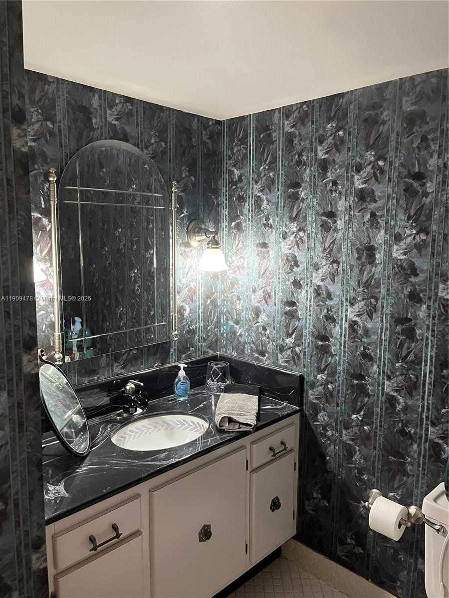 Small Image of 18011 BISCAYNE BLVD #305, Aventura Number 21