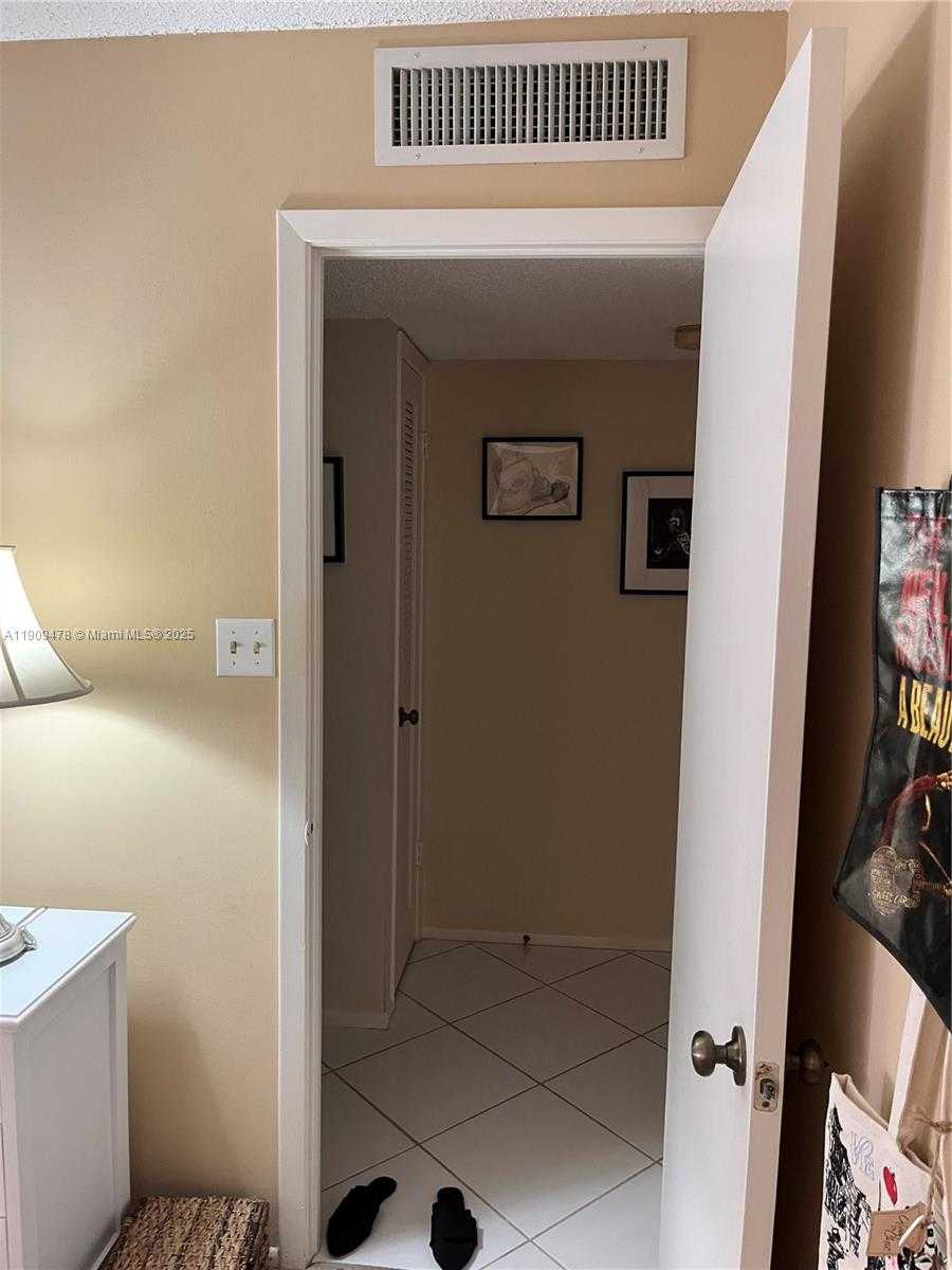 Small Image of 18011 BISCAYNE BLVD #305, Aventura Number 27