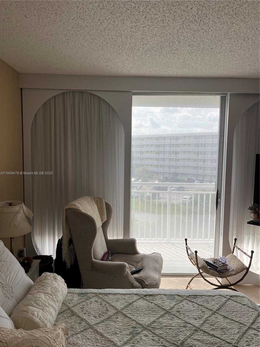 Small Image of 18011 BISCAYNE BLVD #305, Aventura Number 28