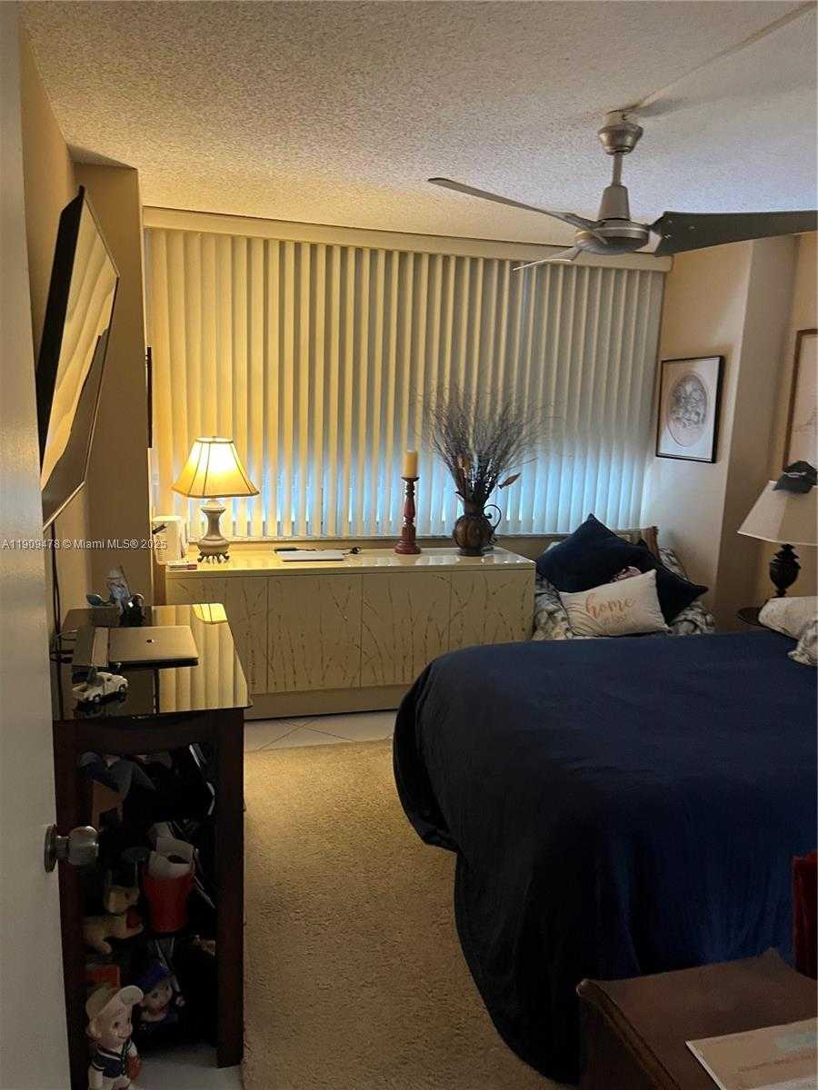 Small Image of 18011 BISCAYNE BLVD #305, Aventura Number 31
